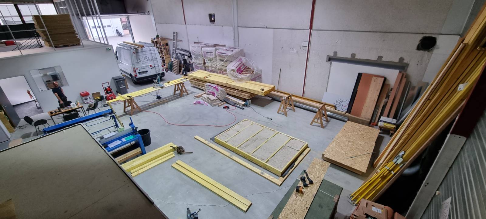 Taille de mur ossature bois dans notre dépôt a Toulouse 