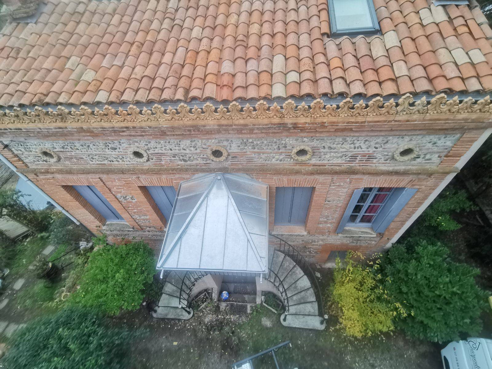 Artisan pour changement de faitage et rive en zingue avec devis précis à Labège 31670