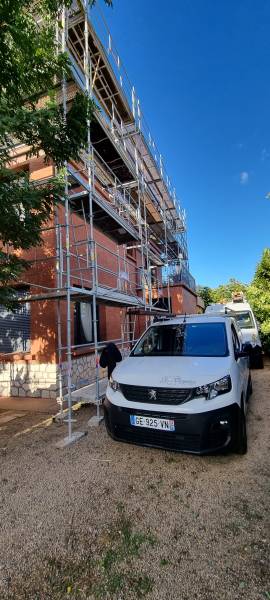 les 2 charpentiers spécialisée dans la surélévation a Toulouse  en centre ville.