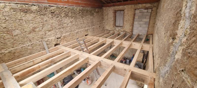 Création d'un plancher en bois massif près de Lagarde a Toulouse. 