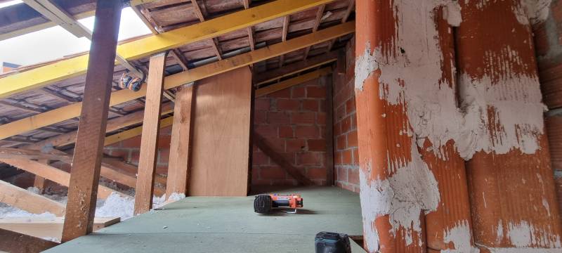 Réalisation de combe en sous œuvre par les 2 charpentiers Proche de Toulouse. 