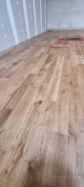 Pose de parquet en chêne massif a Toulouse ou a Albi par les spécialiste les 2 charpentiers 