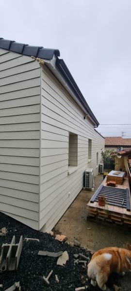 Vue de coté  avant les travaux de surélévation par les 2 charpentiers.