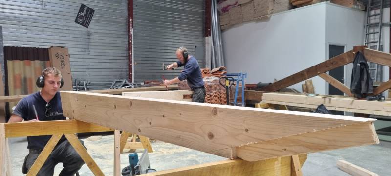 Taille d'un arbalétrier chez les 2 charpentiers a Toulouse Haute Garonne 