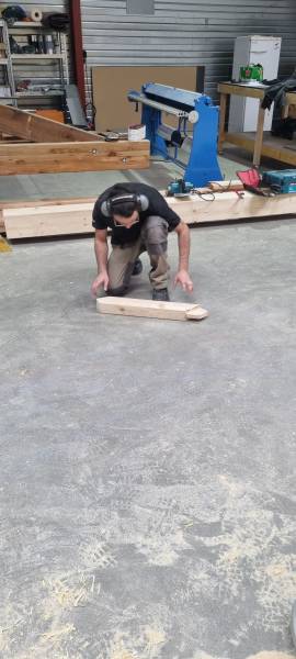 Traçage des bois sur épure. Méthode traditionnelle pour la taille d'une charpente. 