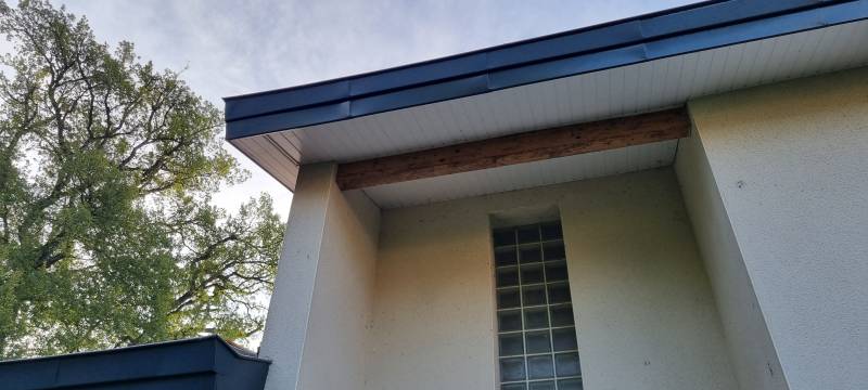 PROCHE DE TOULOUSE , HABILLAGE DES PLANCHES DE RIVE EN ALU RAL 7016. 