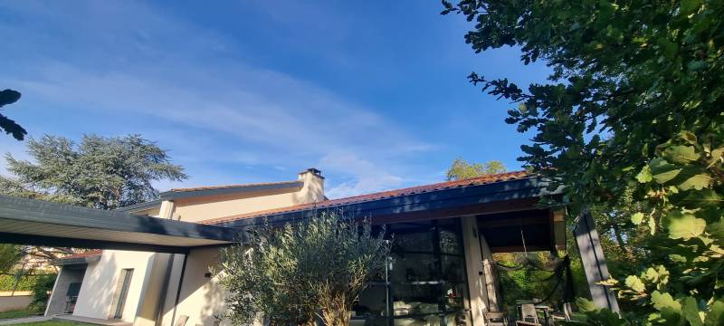 FINITION EN ALUMINIUM POUR LES PLANCHES DE RIVE PROCHE DE TOULOUSE LES 2 CHARPENTIERS 