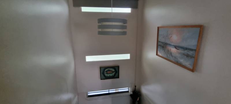 Vue de l'escalier avant la création de la mezzanine. les 2 charpentiers a Couffouleux