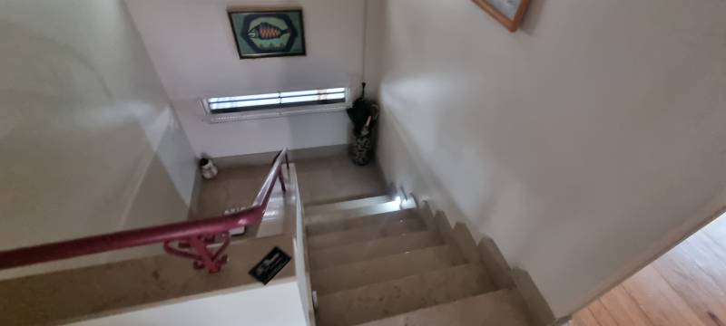 Vue de l'escalier avant la création de la mezzanine. les 2 charpentiers a Couffouleux