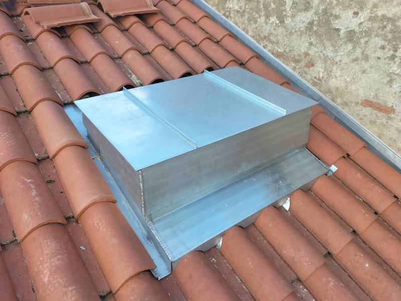 Support de clim en zinc naturel de type joint debout par les 2 charpentiers a Toulouse 