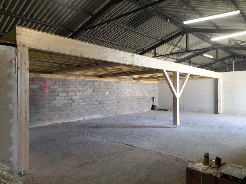 Mezzanine en bois sur poteaux pour local professionnel a Auterive proche de Toulouse