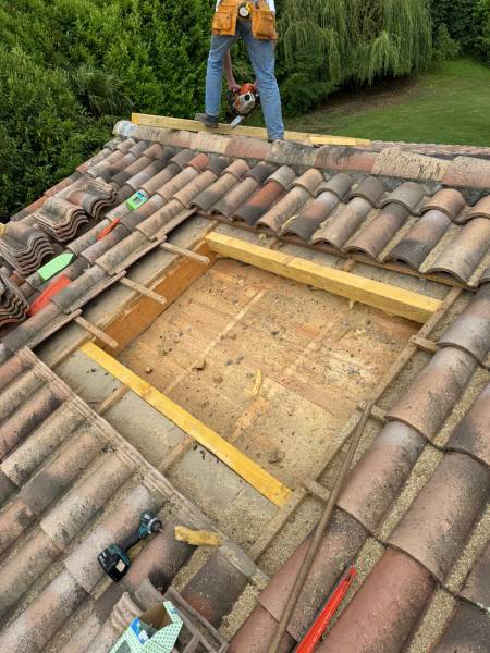 Chevêtre pour fenêtre de toit les 2 charpentiers. 