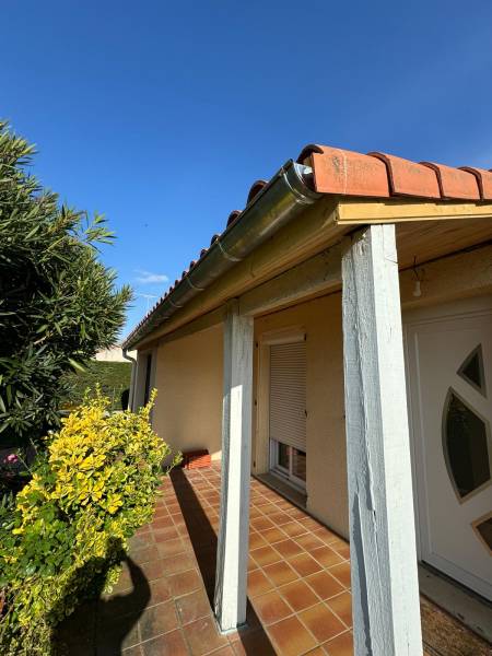 Les 2 charpentiers pour vous changer vos planche de rive et lambris en bois , ainsi que vos gouttières en zinc a Tournefeuille.  