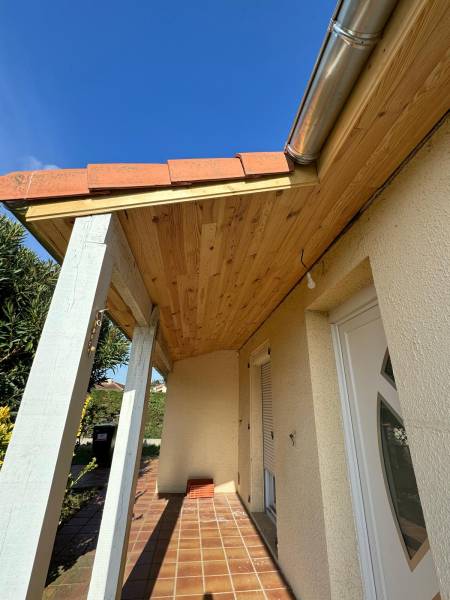 Changement de vos planches de rive en bois et ajouts de gouttières en zinc par les 2 charpentiers a Tournefeuille et Toulouse  