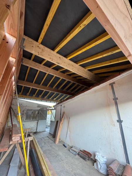 Vue de la charpente taillé par les 2 charpentiers a Blagnac. 