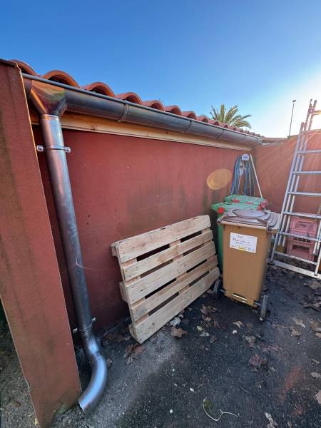 Pose de gouttière en zinc et de descente d'eau pluviale a Toulouse et a Albi par les 2 charpentiers 
