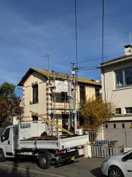 Travaux de rénovation de toiture en tuile a Albi par les 2 charpentiers 