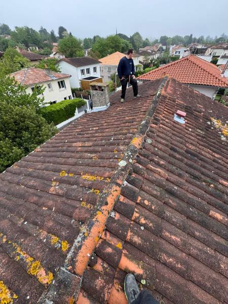 Démarrage des travaux pour la rénovation complète de la toiture et isolation des comble perdu a Albi, par les 2 charpentiers , société RGE 