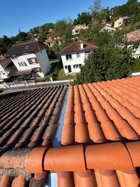 Séparation de toiture mitoyenne par un couloir en zinc a Albi, par les 2 charpentiers 
