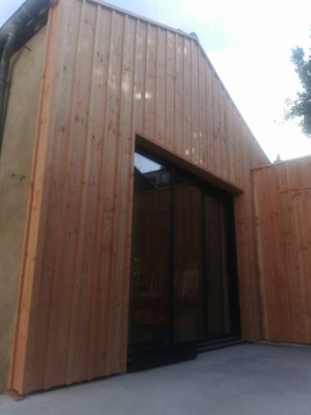 Création d'une extension en bois avec la pose d'un bardage en douglas a la landaise , par les 2 charpentiers a Albi.