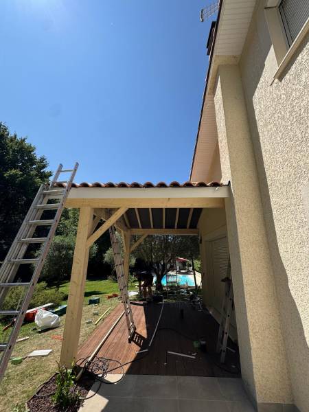 Vue de la terrasse sur le coté réalisé par les 2 charpentiers a Albi.