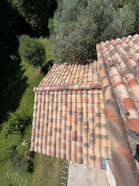Vue aérienne de la terrasse couverte réalisé par les 2 charpentiers a Albi 
