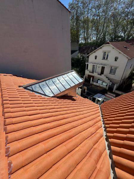 Réalisation d'une couverture en joint debout par les 2 charpentiers, artisan spécialiste de la couverture en zinc a Couffouleux proche d'Albi