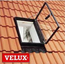 Spécialiste velux , les 2 charpentiers assure la fourniture et pose de votre trappe d'accès en toiture sur tout types de couverture a Toulouse et Albi. 